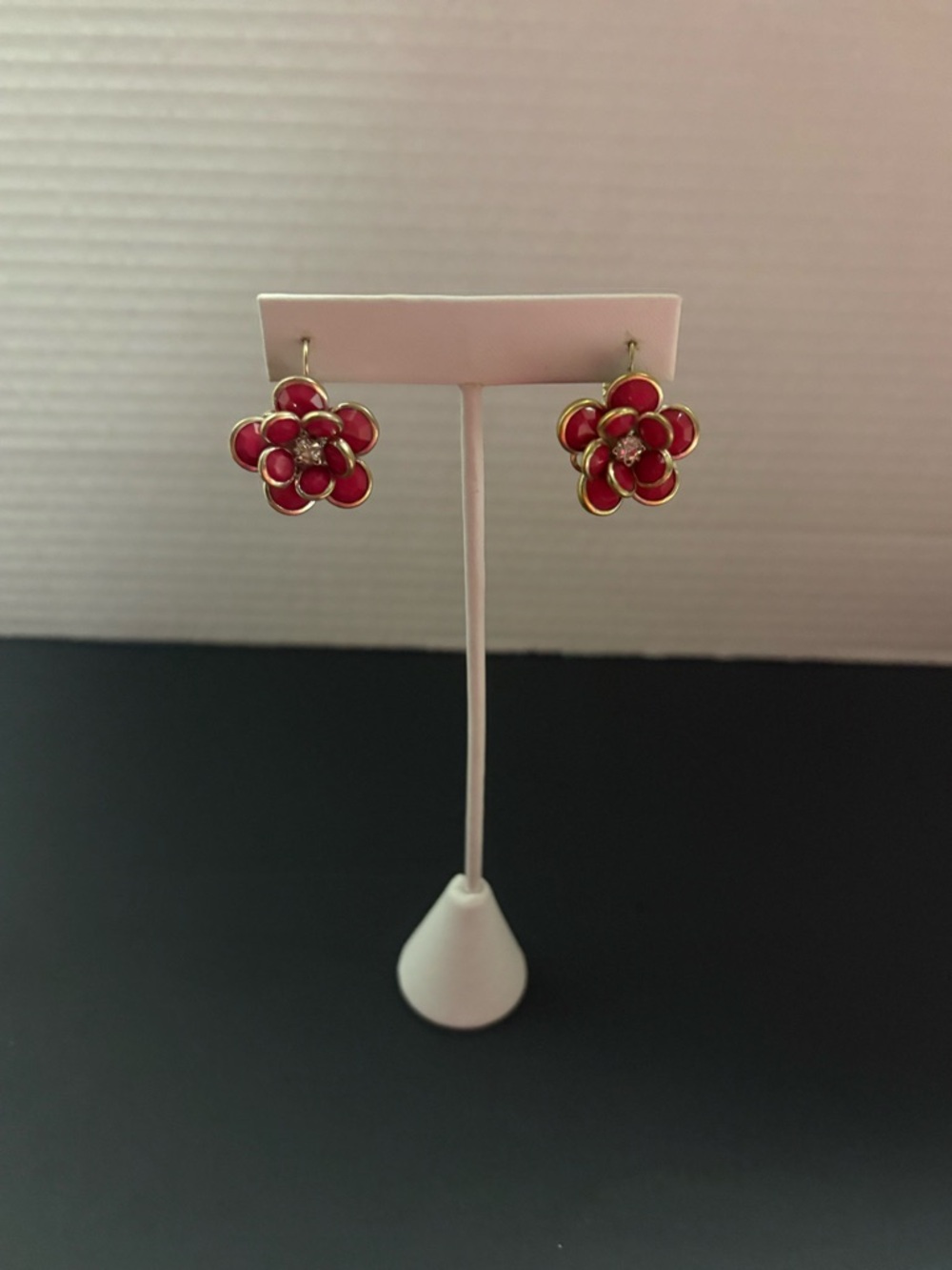 Red/Pink Flower Drop Earrings - Gold Trim EUC